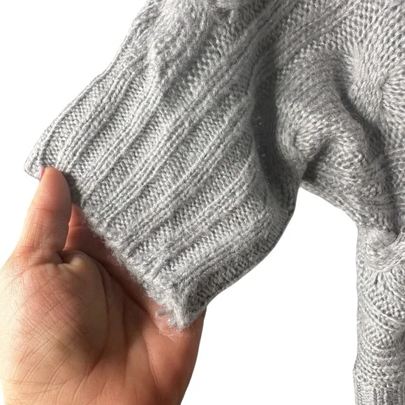 🔴 5 for $40 SALE!
Rue Gray Crop Light Weight Cable Knit Sweater size S - Picture 7 of 8
